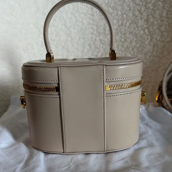 CD Signature Vanity Case - Picture 6 of 11